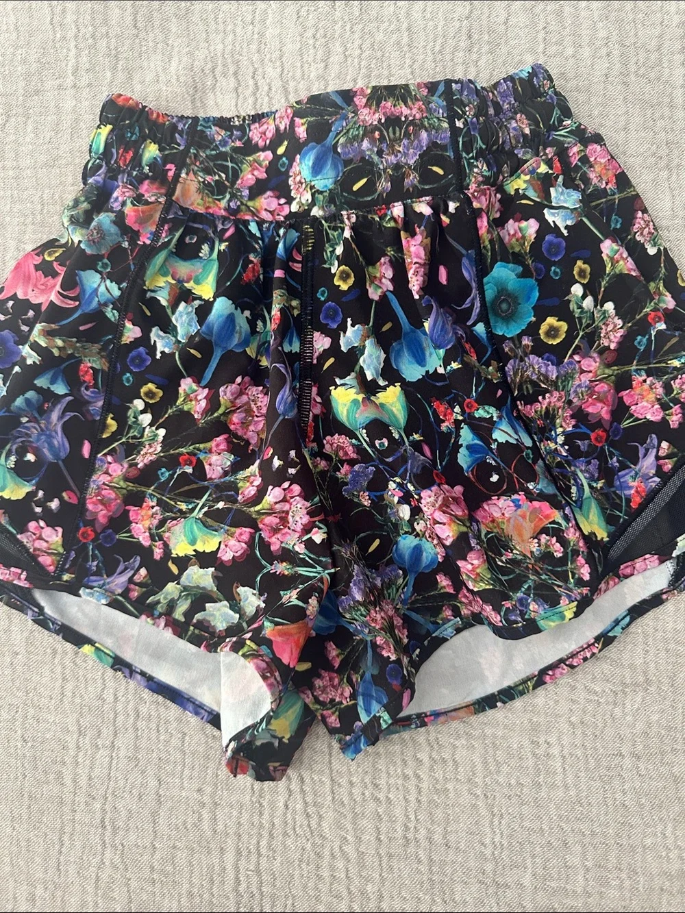 Lululemon Lulu hotty hot black shorts size 00
